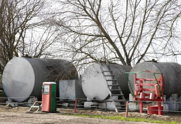 imgi_14_big-metal-gas-tanks_392895-792086